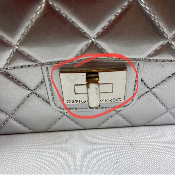 Design Inverso Silver Chain Crossbody Purse - Picture 12 of 15